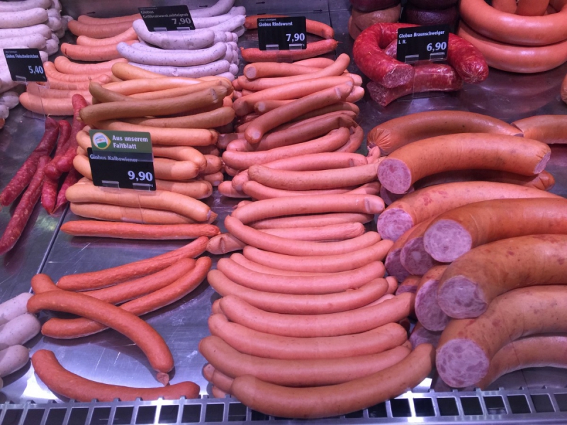 boutique-CAVALAIRE SUR MER-min_sausages_meat_butchery-1069321